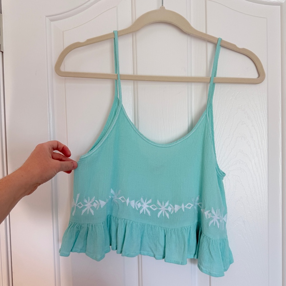 La Hearts Mint Green Sleeveless Ruffled Cropped Camisole Size Large Embroidered
